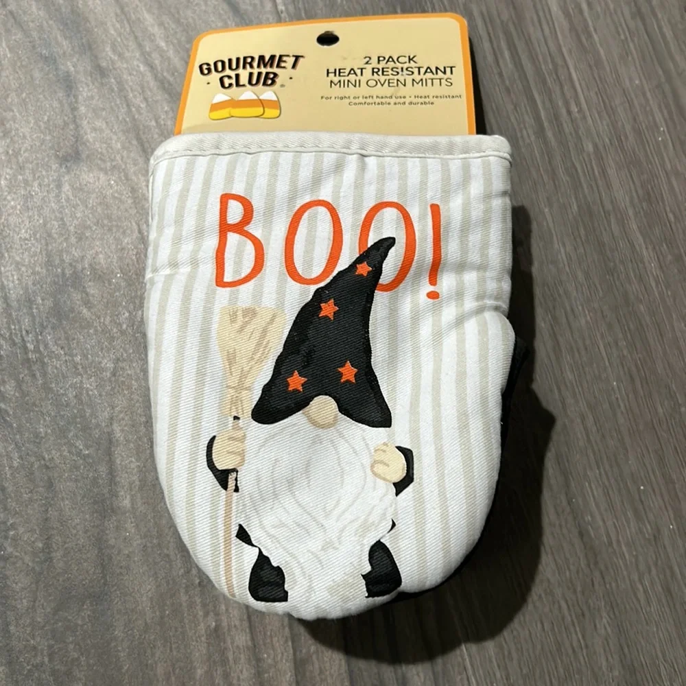 NEW GOURMET CLUB 2 Pack Heat Resistant Mini Gnome Oven Mitts BOO! GET FALL READY